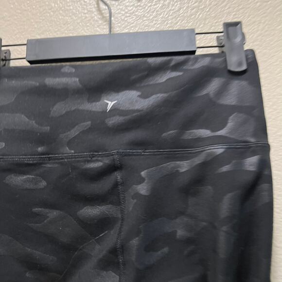 Old Navy Active Elevate Leggings Go-Dry Black Camouflage Print Athleisure Size S - Picture 5 of 7